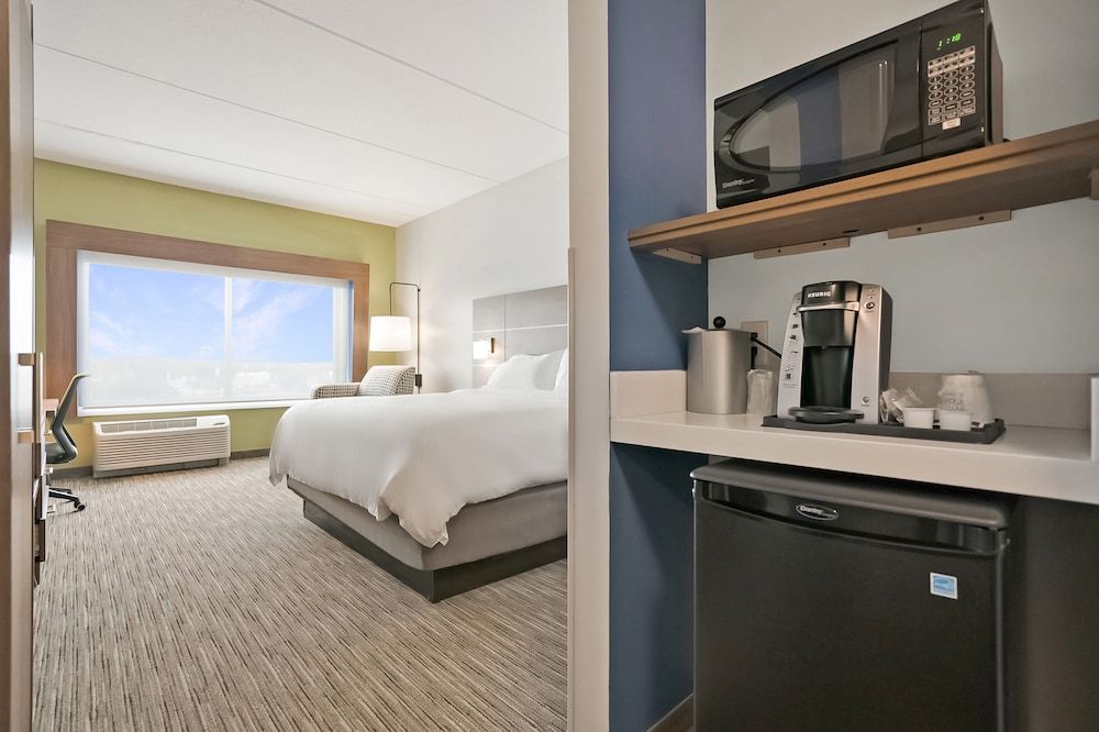 Standard Room, 1 King Bed, Accessible Bathtub (Mobility)