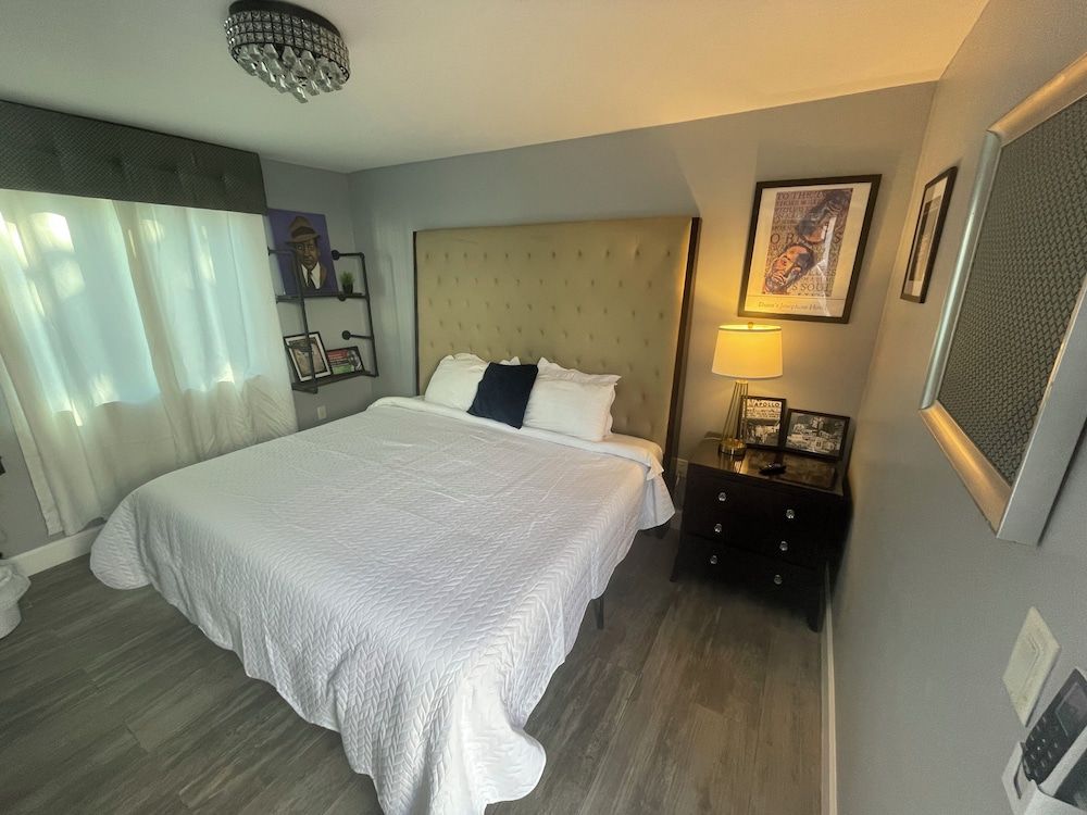 Dunns Josephine Hotel Premier Room, 1 King Bed, ADA 3