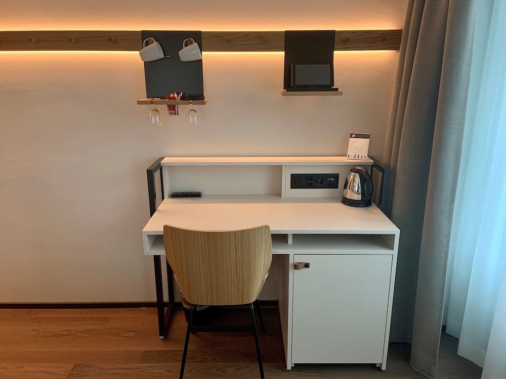 Hotel Interlaken Medium with balcony 4