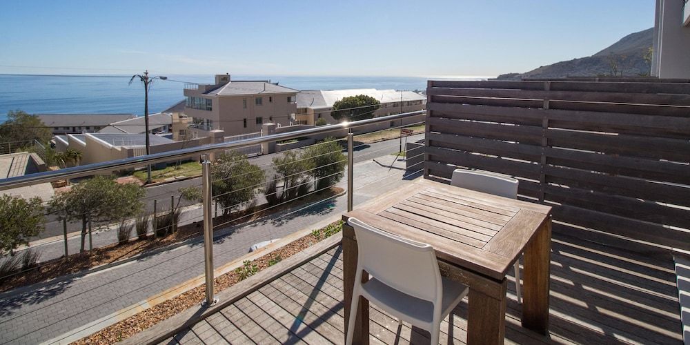 The Crystal Apartments Studio, 1 King Bed 4