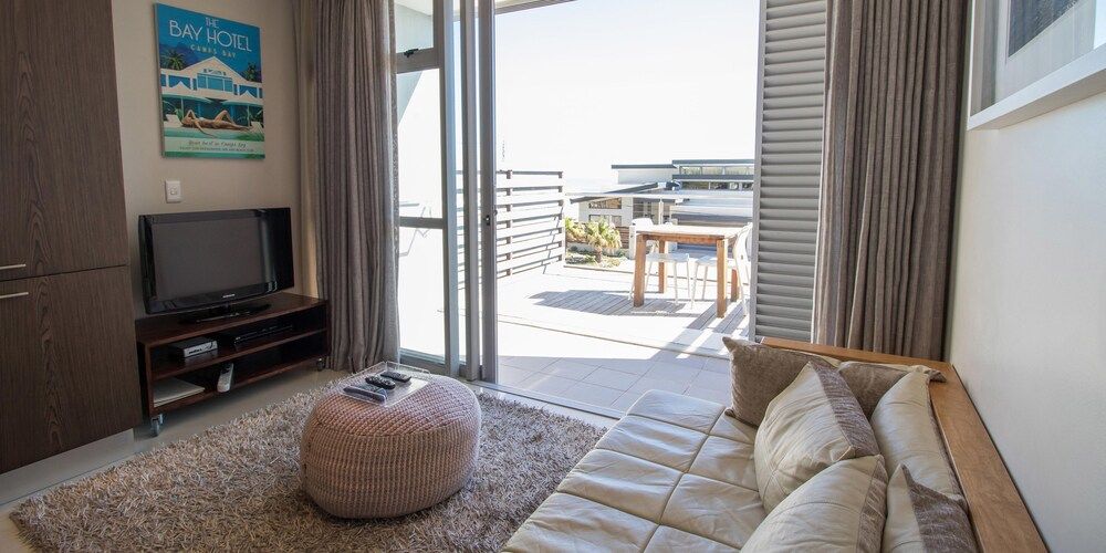 The Crystal Apartments Studio, 1 King Bed 5