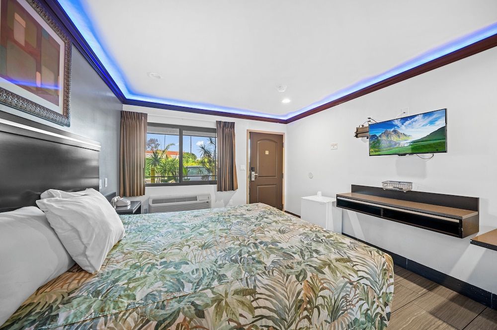 Family Room, 1 King Bed, Non Smoking
