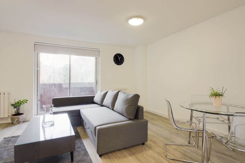 Sherborne Court Superior Apartment, 1 King Bed with Sofa bed, Accessible, City View 9