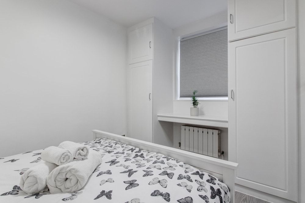 undefined Sherborne Court 6