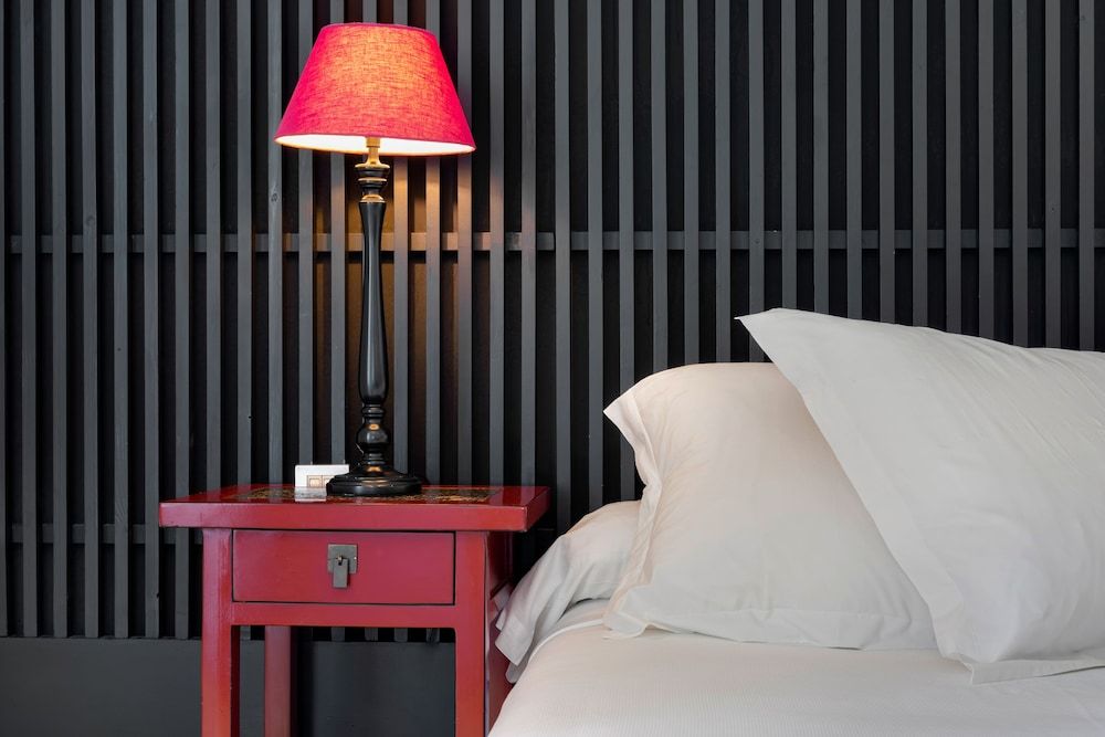 Market Standard Double Room (Interior)