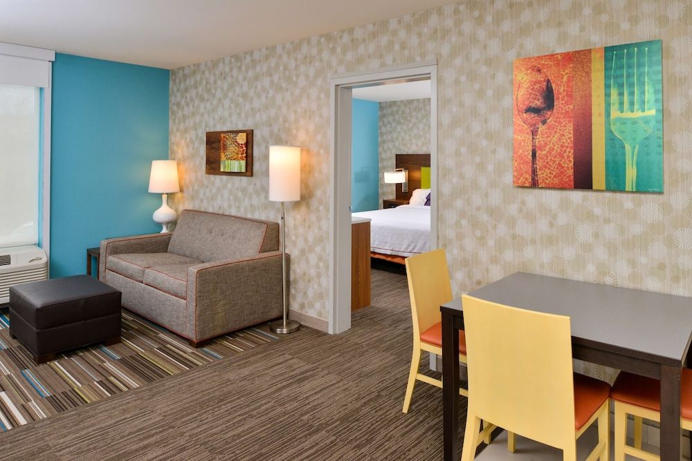 Suite, 1 King Bed, Accessible, Bathtub