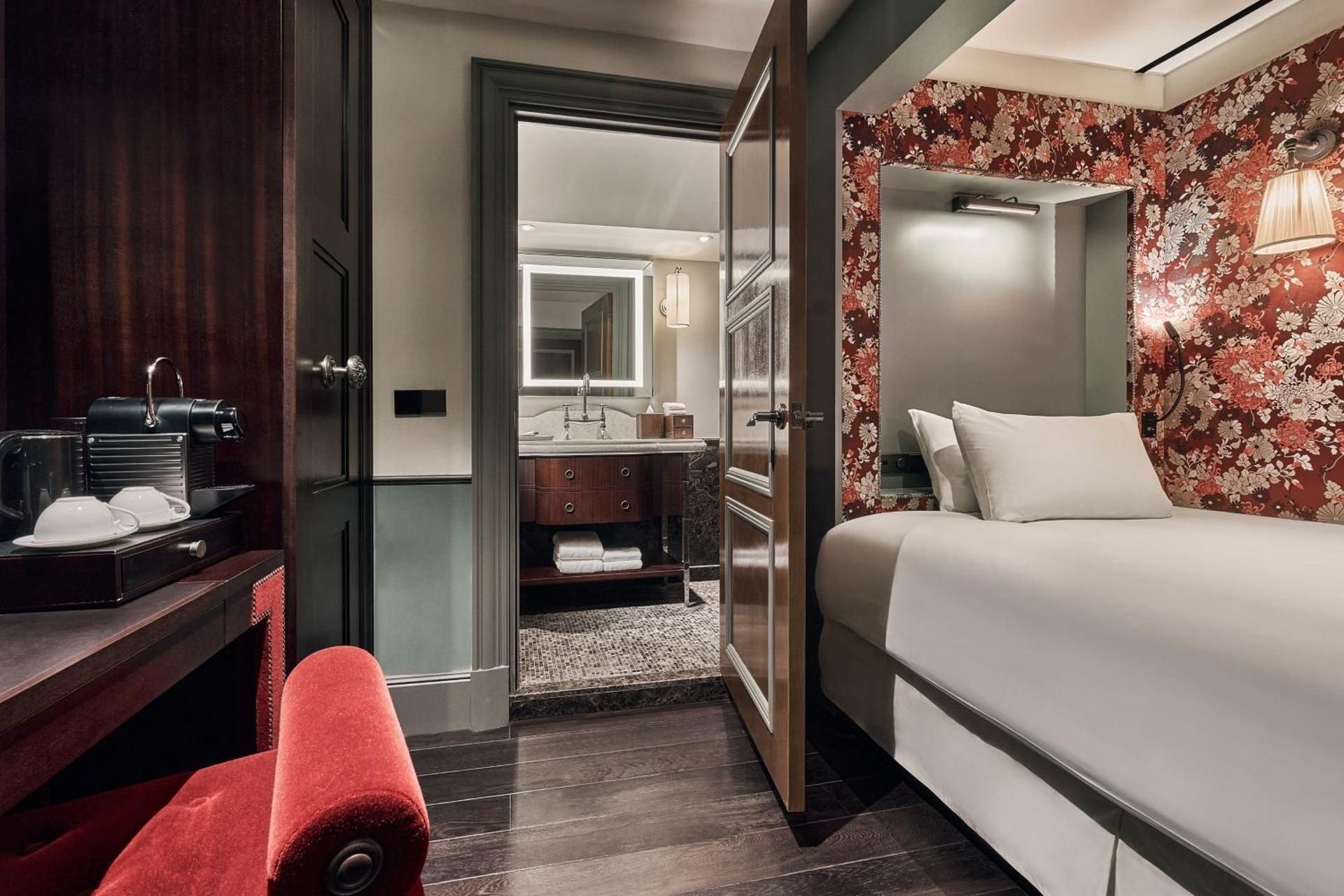 Le Studio, Club Lounge Access, Evening Cocktails, Appetizers, Smaller Guest Room, 1 Single, Windowless