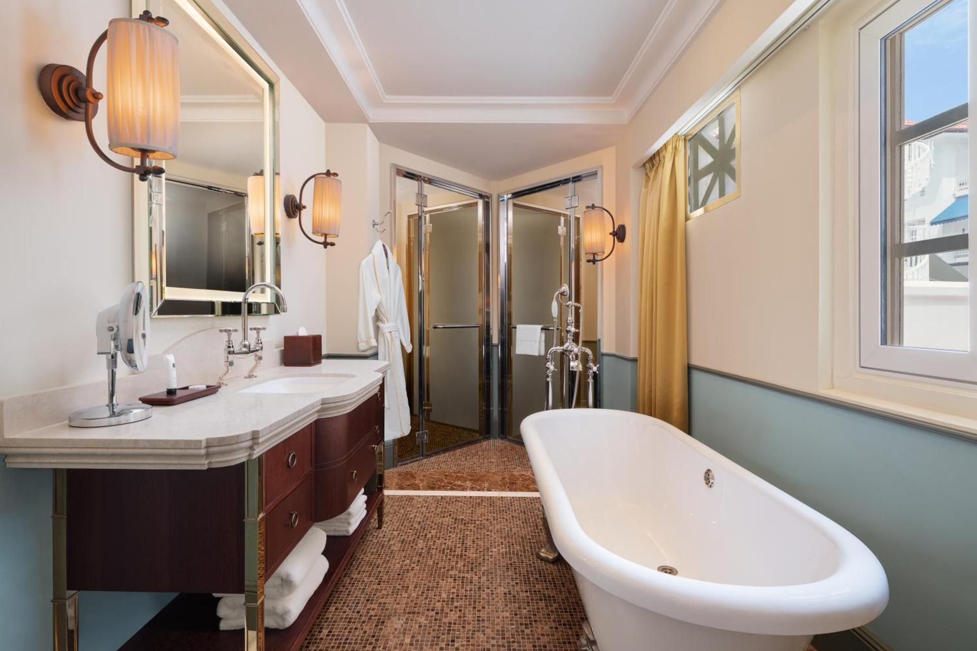 Le Colonial Suite with Bathtub, Club Lounge Access, Evening Cocktails, Appetizers, 1 King