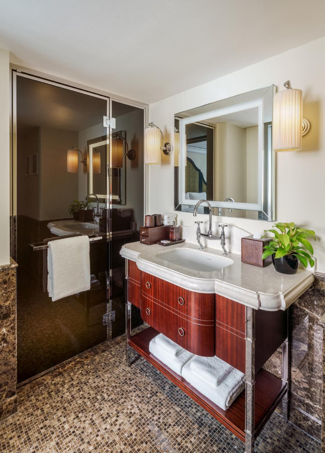 Maxwell Junior Club Suite, Club lounge access, 1 Bedroom Junior Suite, 1 King, Limited view