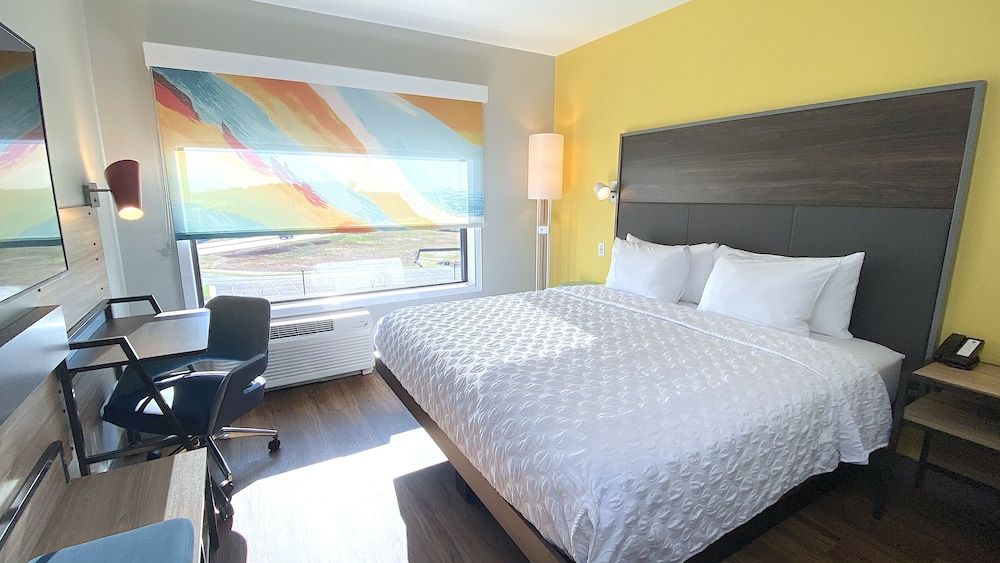 Room, 1 King Bed, Accessible (Hearing)