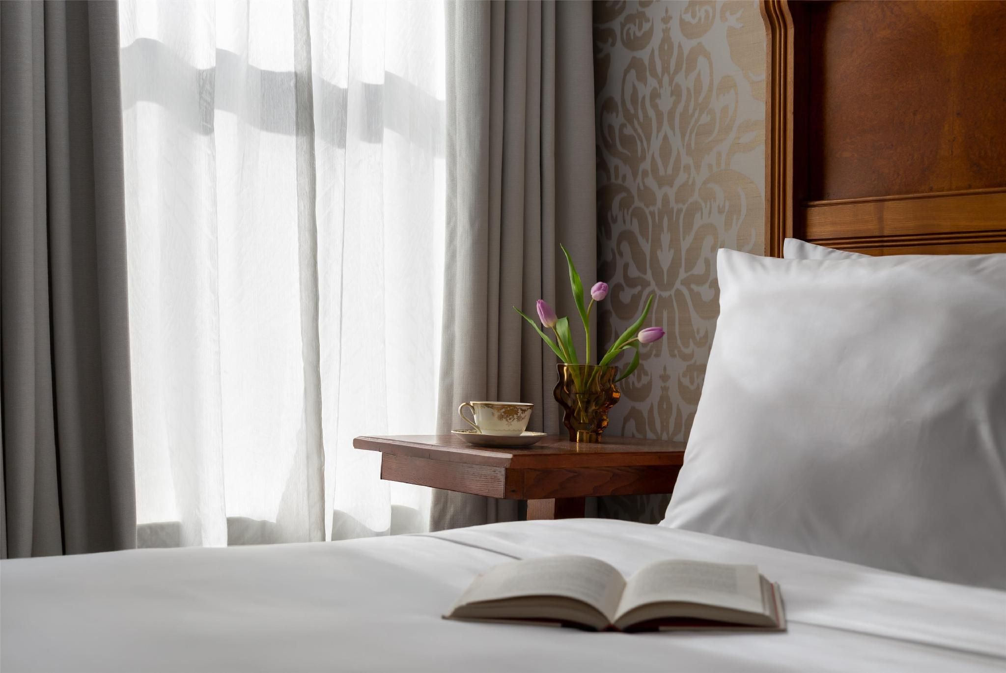 1 King Bed with Whirlpool