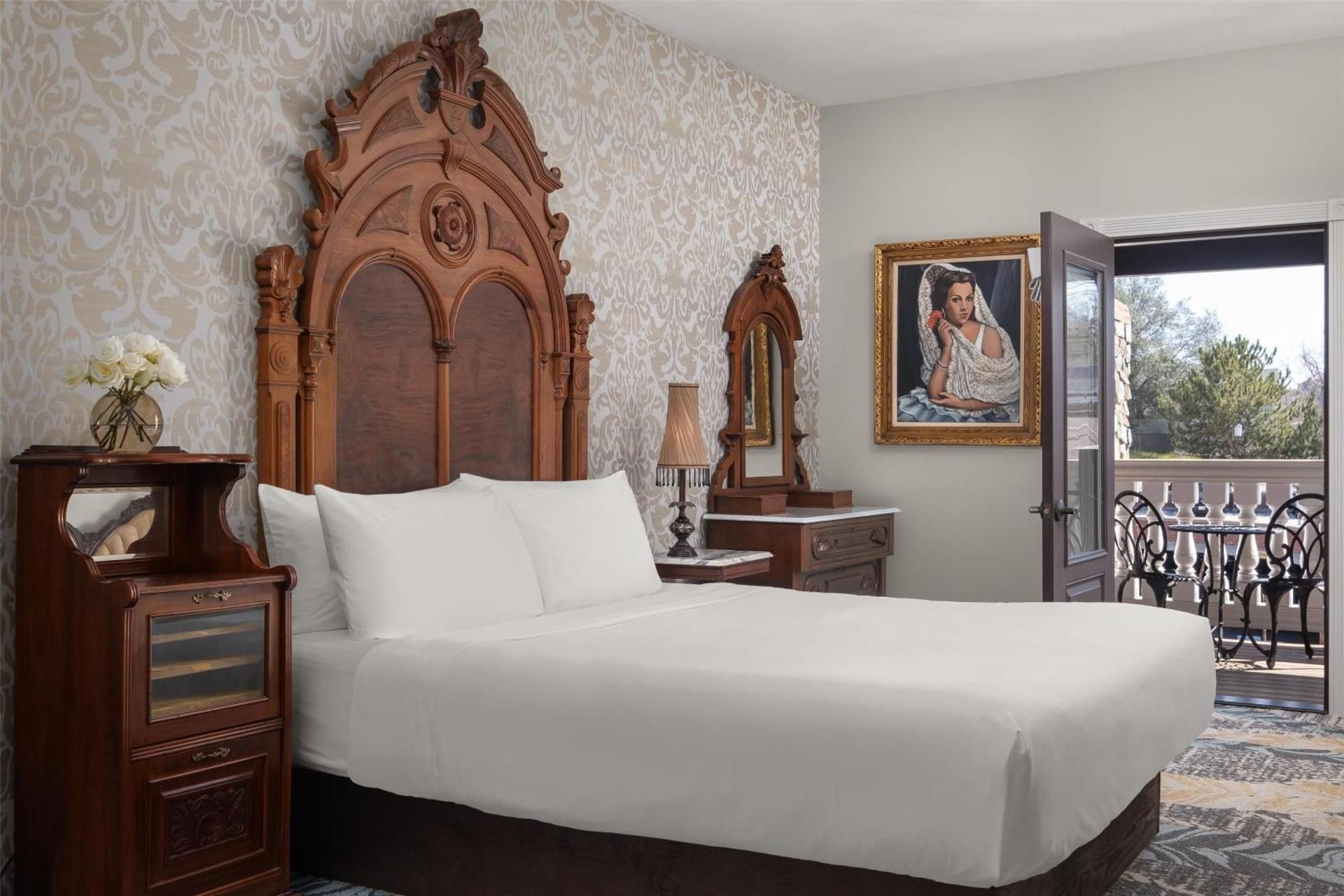 1 King Bed with Balcony