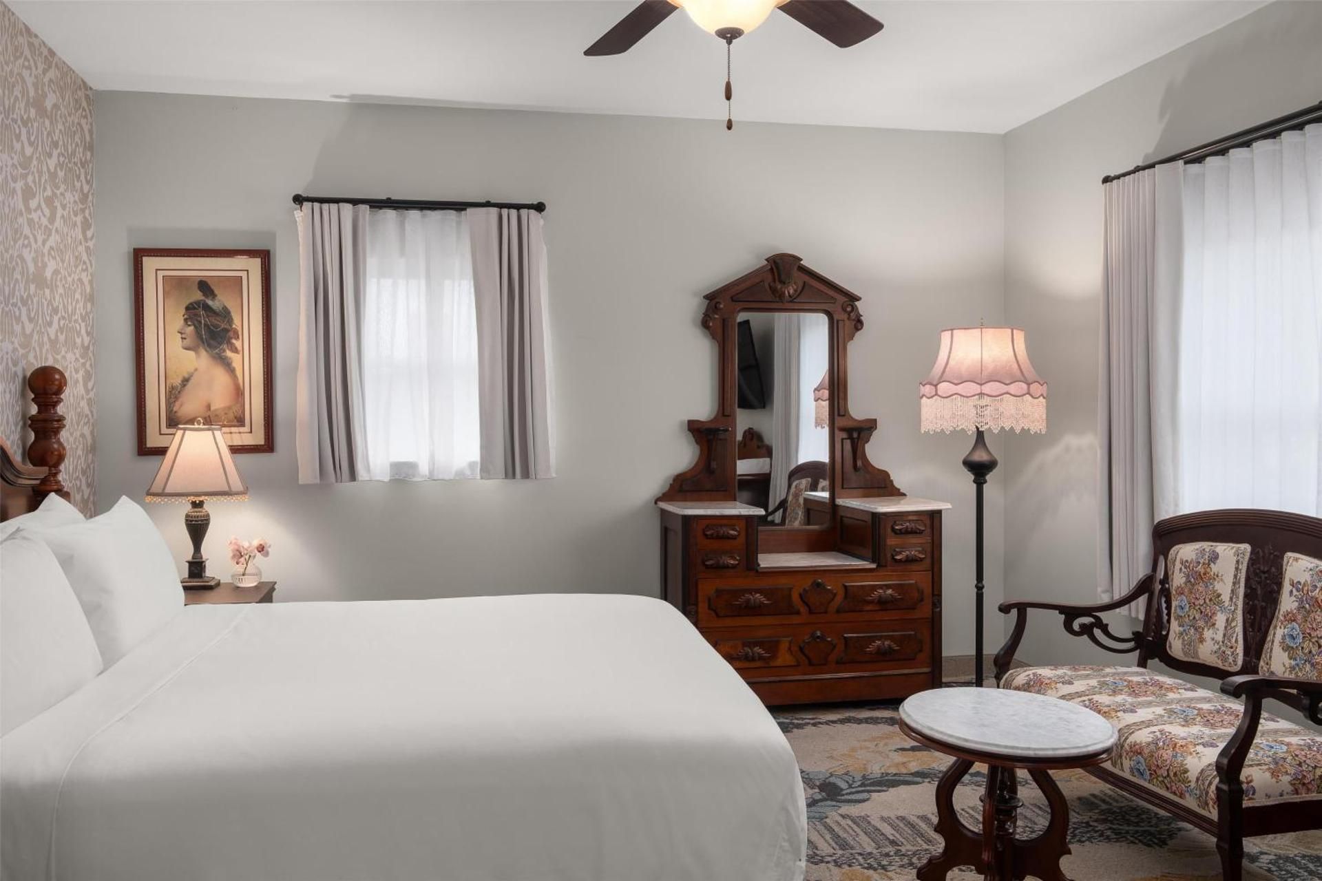Deluxe King Room with Bath Tub