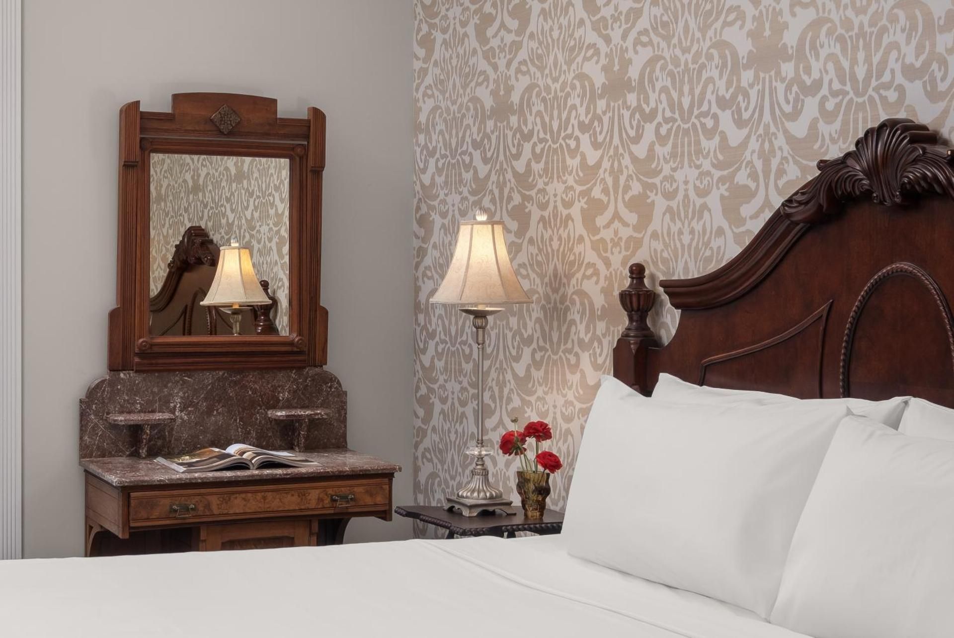 1 Queen Bed with Whirlpool