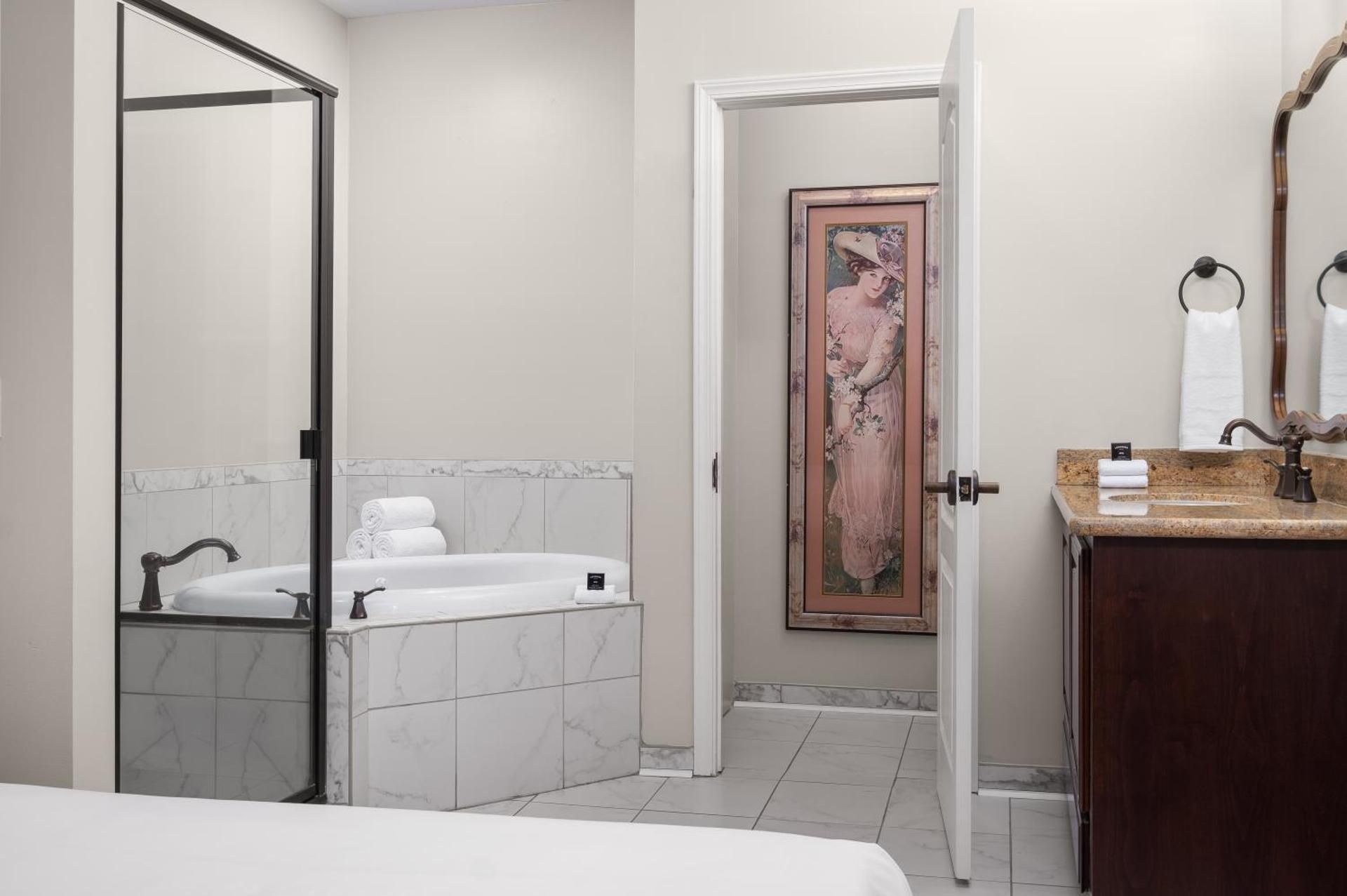1 Queen Bed with Whirlpool
