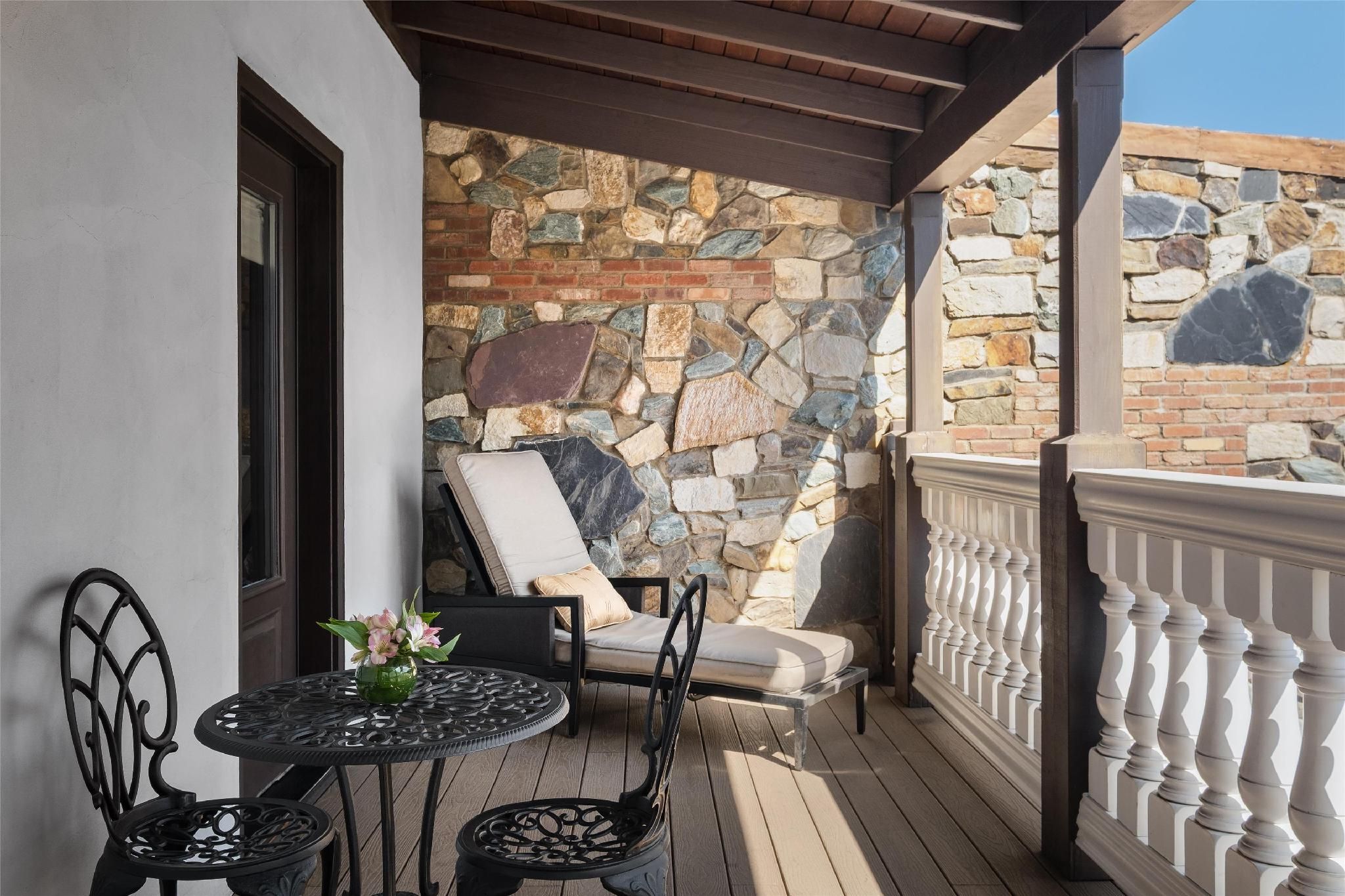 1 King Bed With Balcony City View