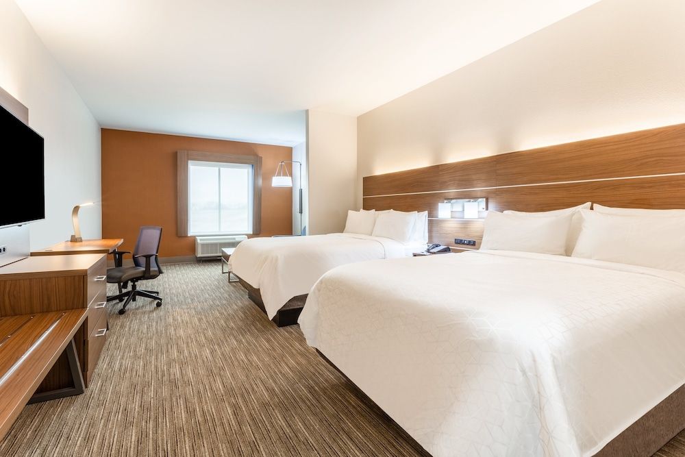 Suite, 2 Queen Beds (Additional Living Area)