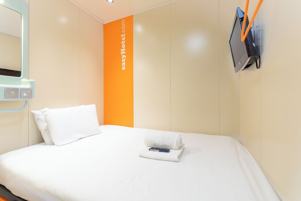 easyHotel Edinburgh Small Double Room Without Window 2