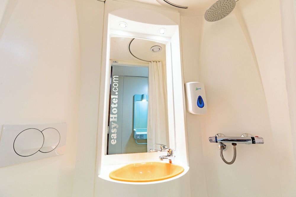 easyHotel Edinburgh Small Double Room Without Window 5