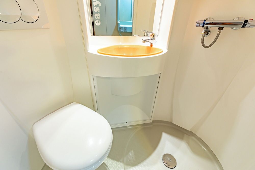 easyHotel Edinburgh Small Double Room Without Window 4