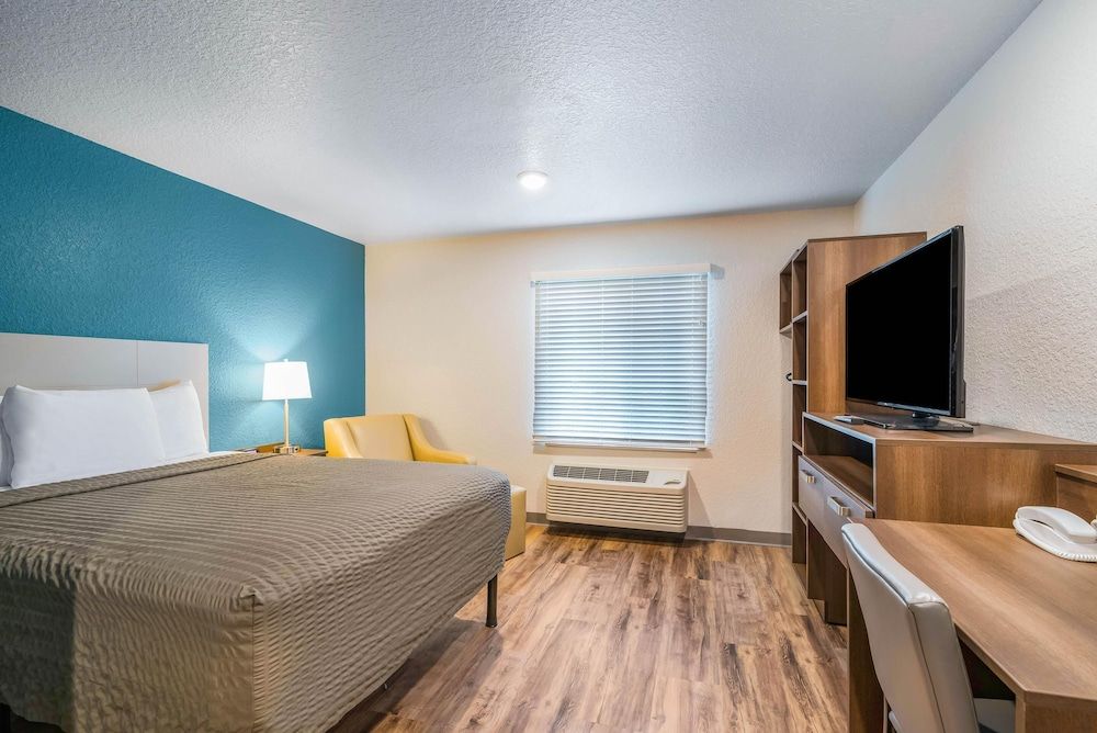 Standard Room, 1 Queen Bed, Non Smoking