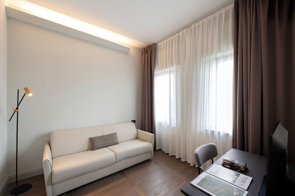 Carlton Junior Room, 1 Double Bed, Non Smoking 7