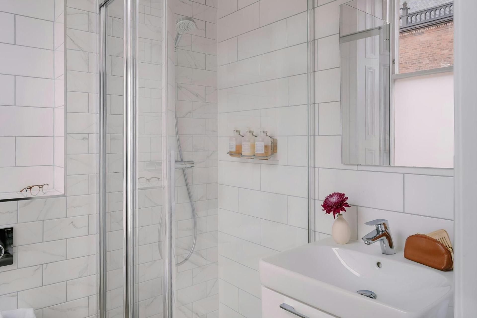 Superior, 2 Bedroom Apartment, Bedroom 1: 1 Queen, Bedroom 2: 1 Double, Garden view
