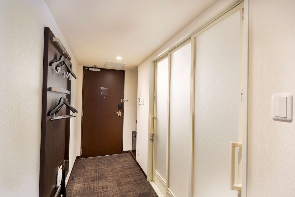 Best Western Hotel Fino Shin-Yokohama Deluxe Room, 1 Twin Bed, Refrigerator 4