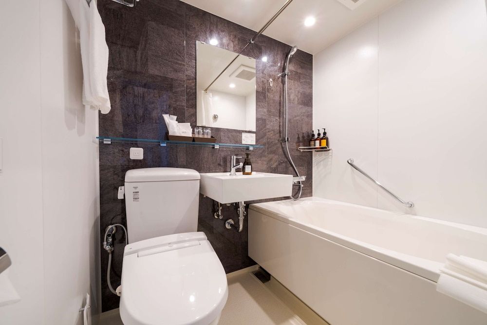 Best Western Hotel Fino Shin-Yokohama Deluxe Room, 1 Twin Bed, Refrigerator 6