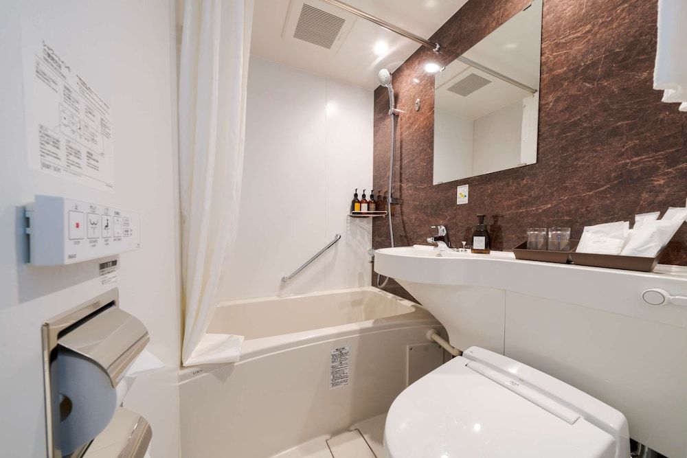 Best Western Hotel Fino Shin-Yokohama Deluxe Room, 1 Twin Bed, Refrigerator 7