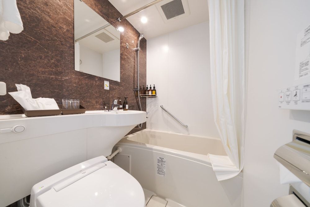 Best Western Hotel Fino Shin-Yokohama Deluxe Room, 1 Twin Bed, Refrigerator 8