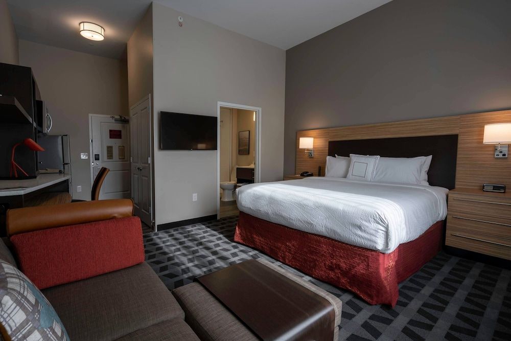 Studio, 1 King Bed with Sofa bed (Mobility/Hearing Accessible, Tub)