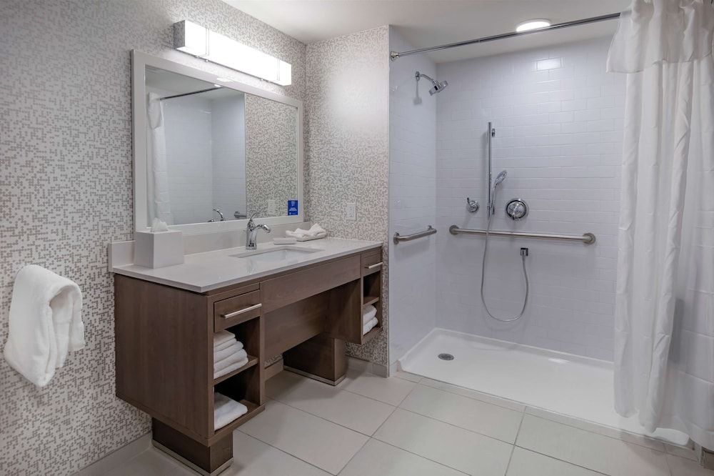 Suite, 1 King Bed, Accessible (Mobility & Hearing, Roll-in Shower)