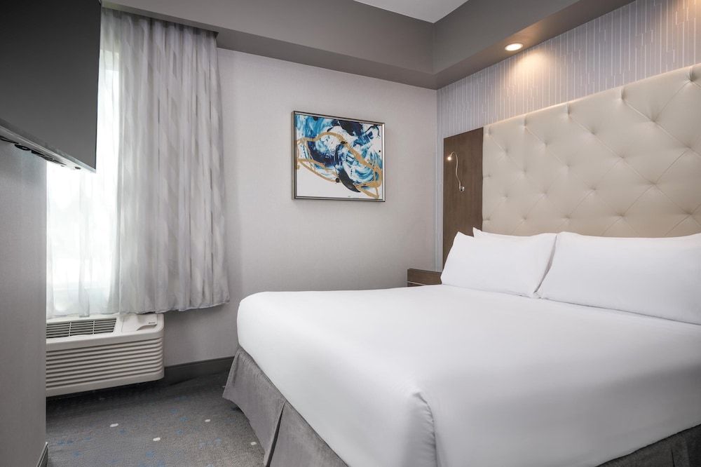 Suite, 1 King Bed, Accessible, Non Smoking (with Sofabed)