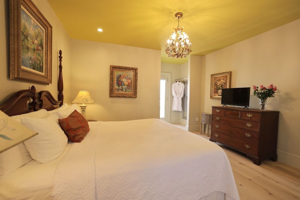 Foley House Inn Traditional Room, 1 King Bed, Non Smoking (206 Beekham) 2