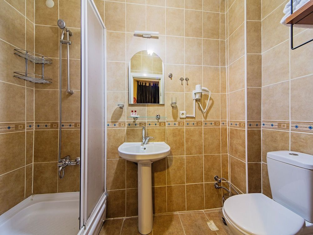 Modern Sultan Hotel Standard Double Room 6