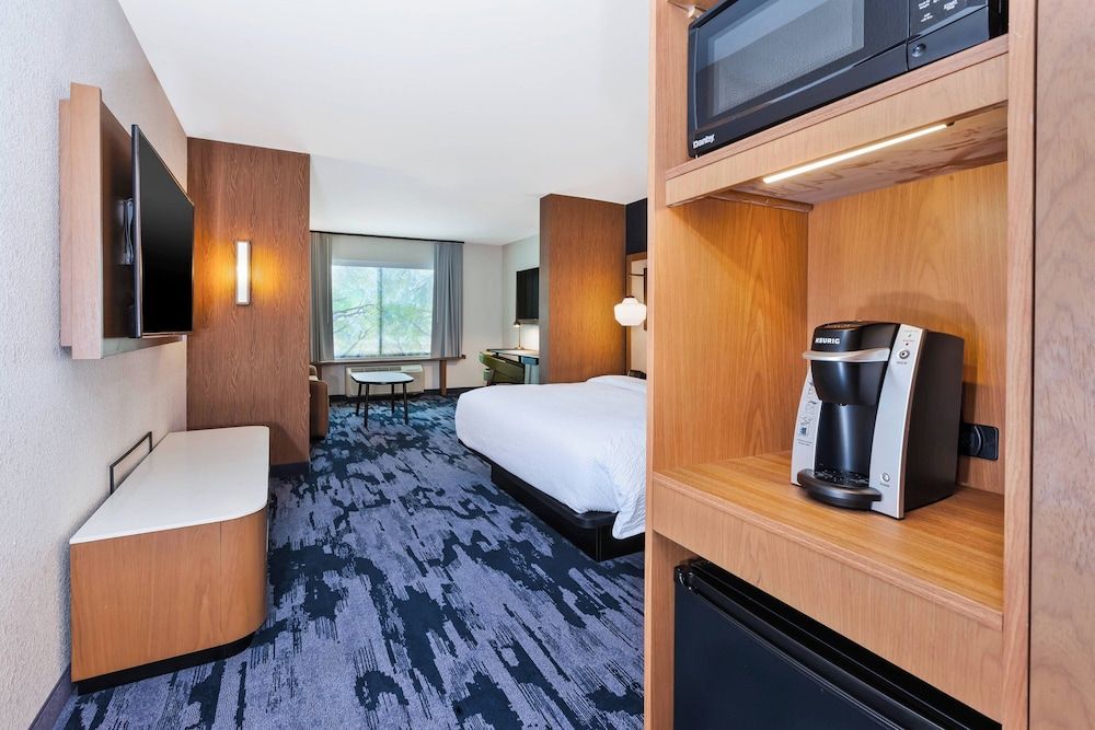 Suite, 1 King Bed, Non Smoking (Mobility/Hearing Accessible, Tub)