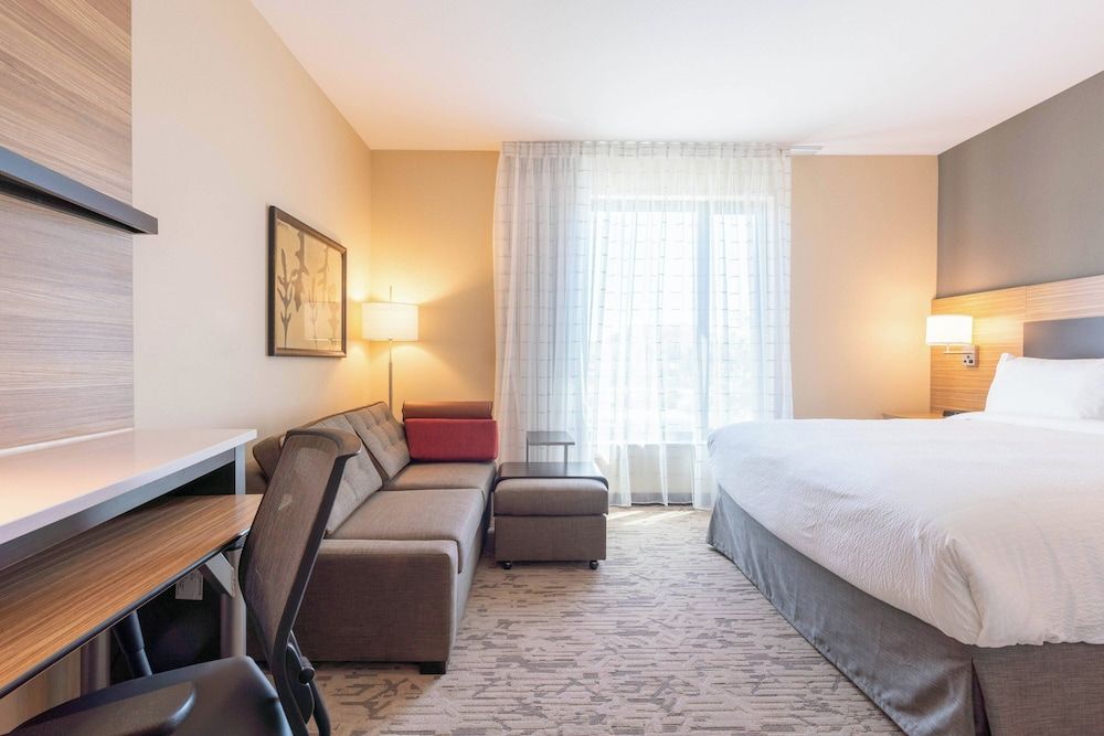 Studio, 1 King Bed with Sofa bed (Mobility Accessible, Roll-in Shower)