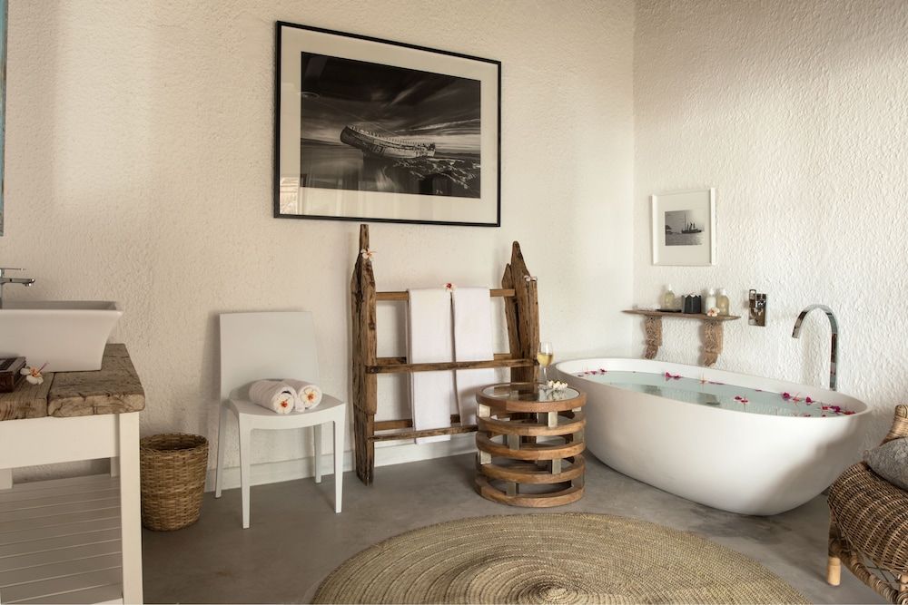 Deep Soaking Bathtub