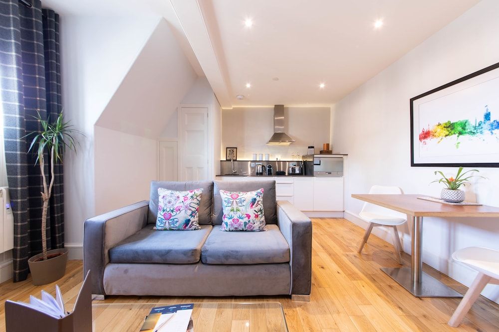 undefined Linton Collection - 28 North Bridge 4