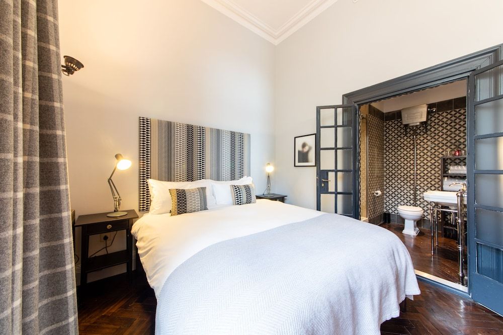 Linton Collection - 28 North Bridge Lord Lyons Chambers, luxury studio 2