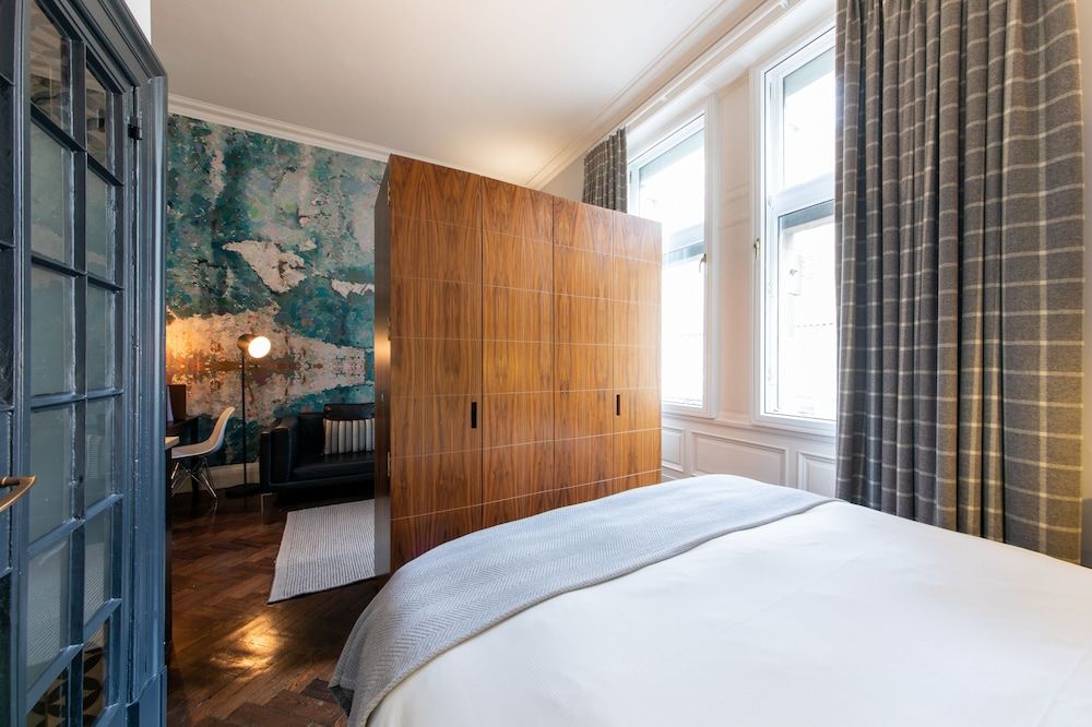 Linton Collection - 28 North Bridge Lord Lyons Chambers, luxury studio