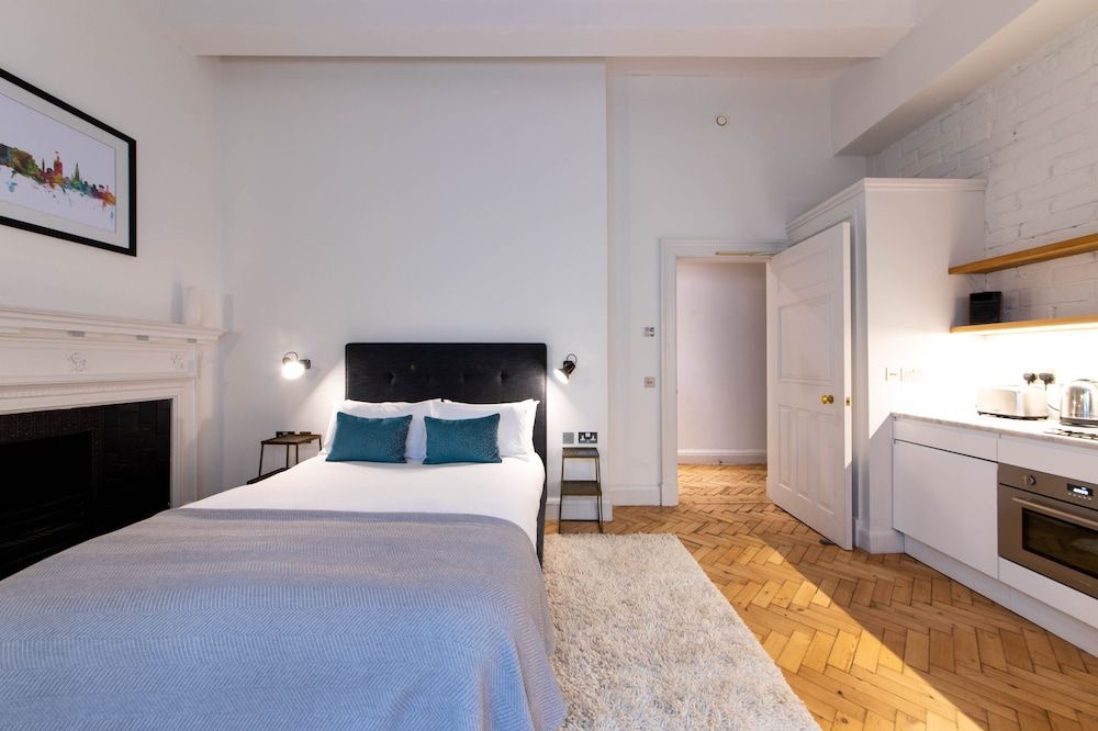 Linton Collection - 28 North Bridge West Wing, studio apartment 17 2