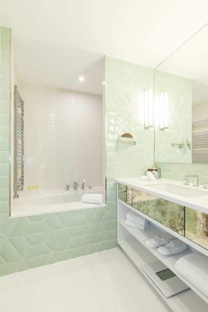 Hotel Chais Monnet & Spa Premier Room 4