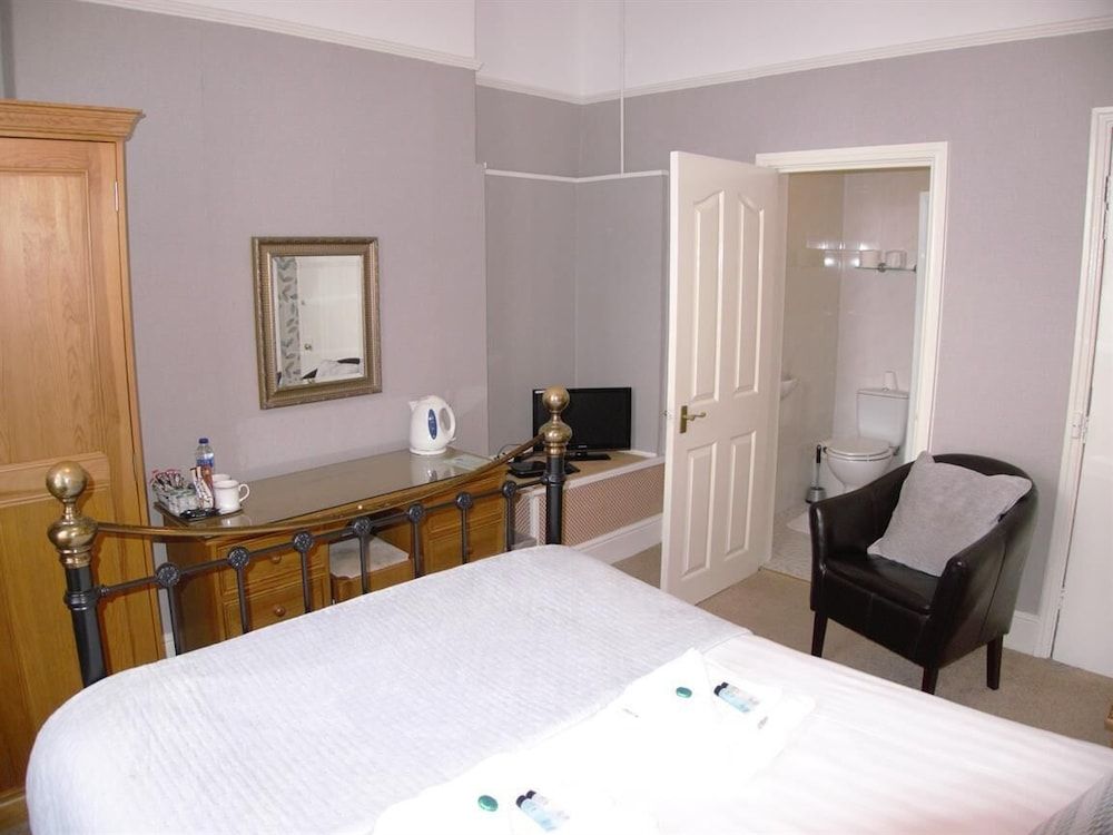 Beach House Double Room, Ensuite (or  Single Occupancy) 4