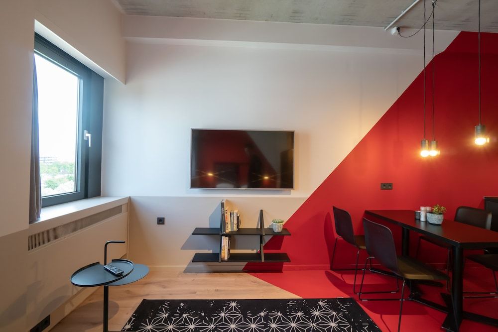 Via Suites Deluxe Studio Suite, 1 Double Bed, City View 8