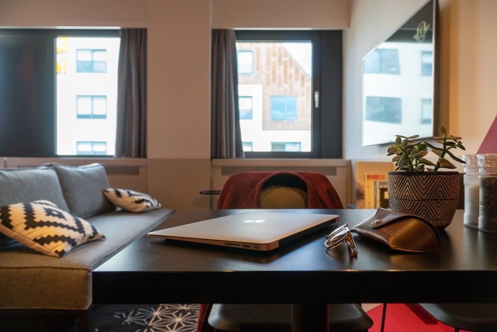 Via Suites Deluxe Studio Suite, 1 Double Bed, City View 9