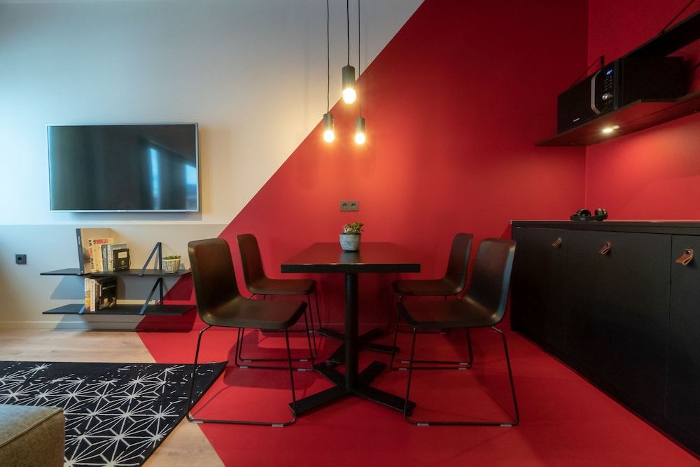 Via Suites Deluxe Studio Suite, 1 Double Bed, City View 4