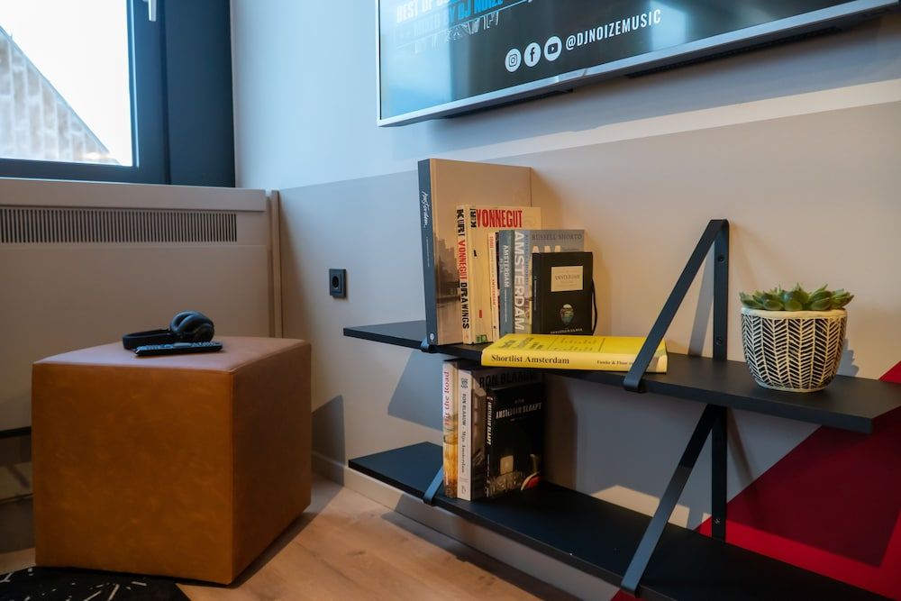 Via Suites Deluxe Studio Suite, 1 Double Bed, City View 10