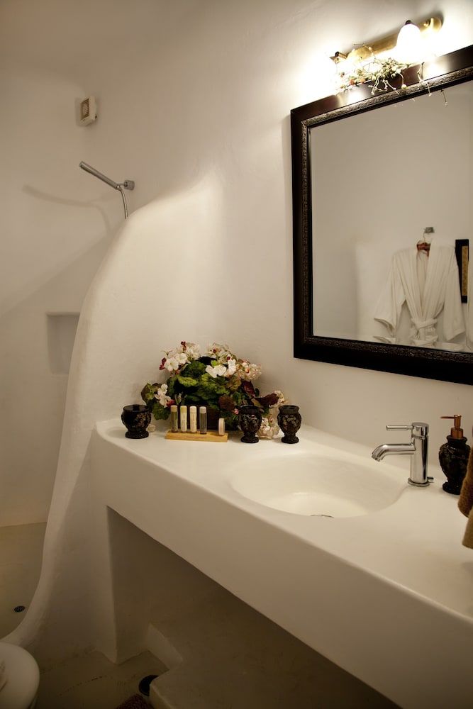 Eleni's Village Suites Deluxe Suite 4